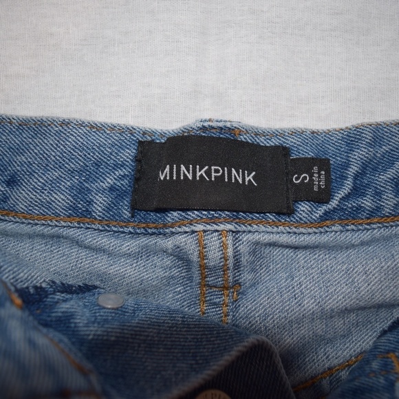 Like new MinkPink distressed denim shorts - Picture 3 of 3